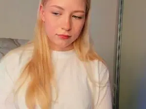 BronwynHolom  live sex cam