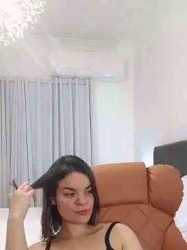 Baixinhafuck  live sex cam