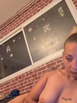 Thefrenchkiss  live sex cam