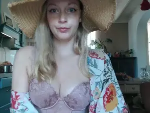 Lucyelena  live sex cam