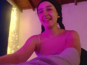 Cut3nshyf33t  live sex cam