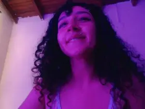 Cut3nshyf33t  live sex cam