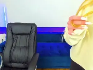 Alina__Blonde  live sex cam