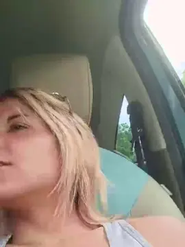 Piccolaqueen  live sex cam