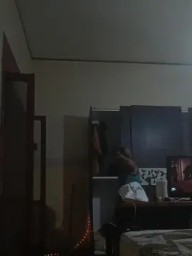 Piccolaqueen  live sex cam