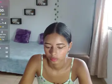 Nikolle_sexy  live sex cam