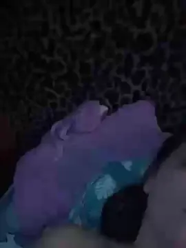 Hot_Momma99  live sex cam