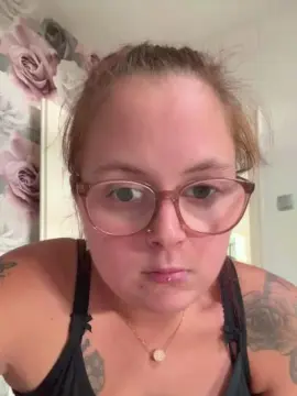 Rosenhaut22  live sex cam