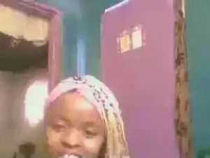 Sexyyonger  live sex cam
