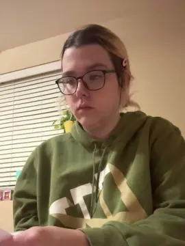 StrwberryBunni  live sex cam