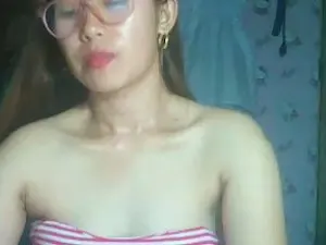 Kizzmypussy  live sex cam