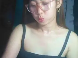 Kizzmypussy  live sex cam