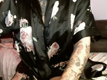 Sexybitch610  live sex cam