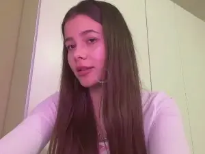 RaeannForster  live sex cam