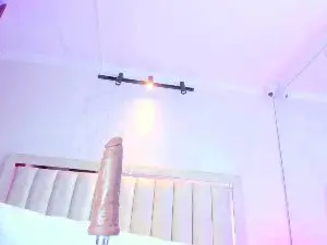 AlaiaMoretti  live sex cam