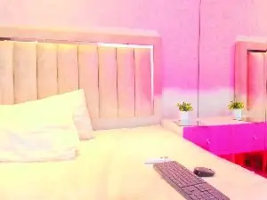 AlaiaMoretti  live sex cam