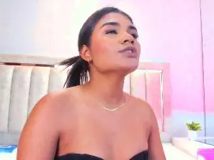 AlaiaMoretti  live sex cam