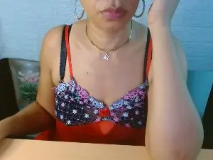 Uzuri7  live sex cam