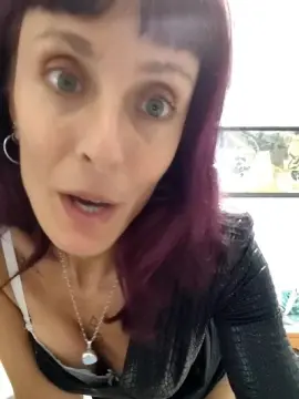 Caledoniax2  live sex cam