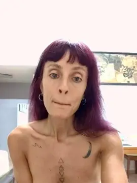 Caledoniax2  live sex cam