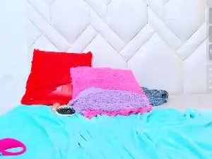 Mylittlewhore  live sex cam