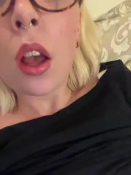 Leoparda23  live sex cam