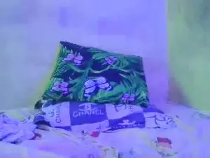 Bi_cherry  live sex cam