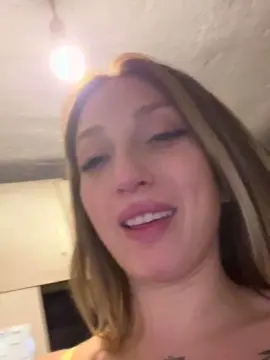 Dolcegatita  live sex cam