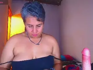 Yessi_rouse  live sex cam