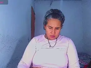 Yessi_rouse  live sex cam