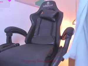 Lucy_blue28_  live sex cam