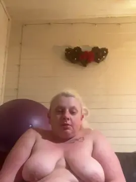 Curiouskittykat  live sex cam
