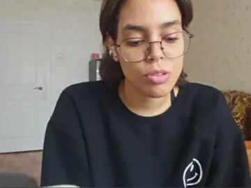 EmaNowinski  live sex cam