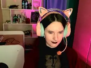 LyndaSurace  live sex cam