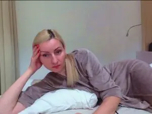 Yourrealgirl  live sex cam