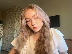 EmikoVlcek  live sex cam