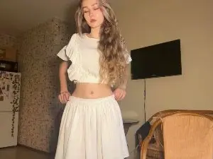 EmikoVlcek  live sex cam