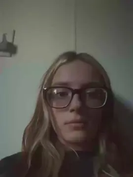 Prettyyyy69  live sex cam