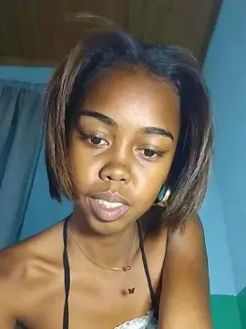 Montana33  live sex cam