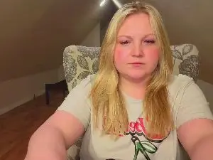Phatassblond  live sex cam