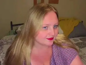 Phatassblond  live sex cam