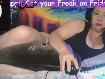 SuzieReigns  live sex cam