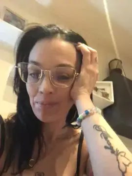 Keyla_25  live sex cam