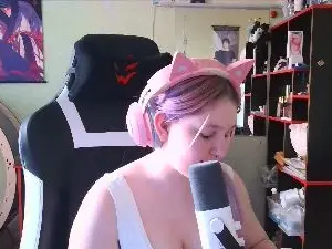 BetsyOzols  live sex cam