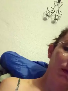Cruellathebills  live sex cam
