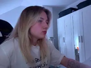 NoreneLlano  live sex cam