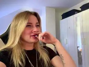 NoreneLlano  live sex cam