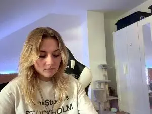 NoreneLlano  live sex cam