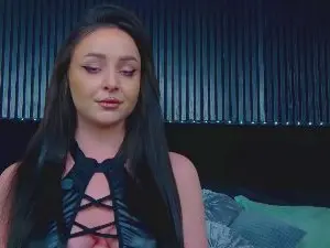 Julliamiler  live sex cam