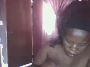 Beequeen4  live sex cam